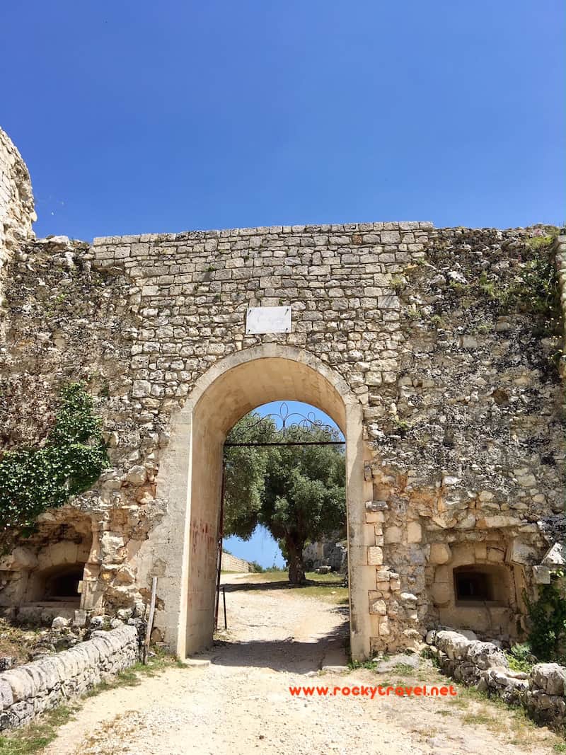 Noto Antica Archeologica site and trek